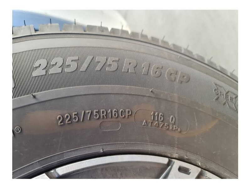 FOTO NEUMATICO CAMPER