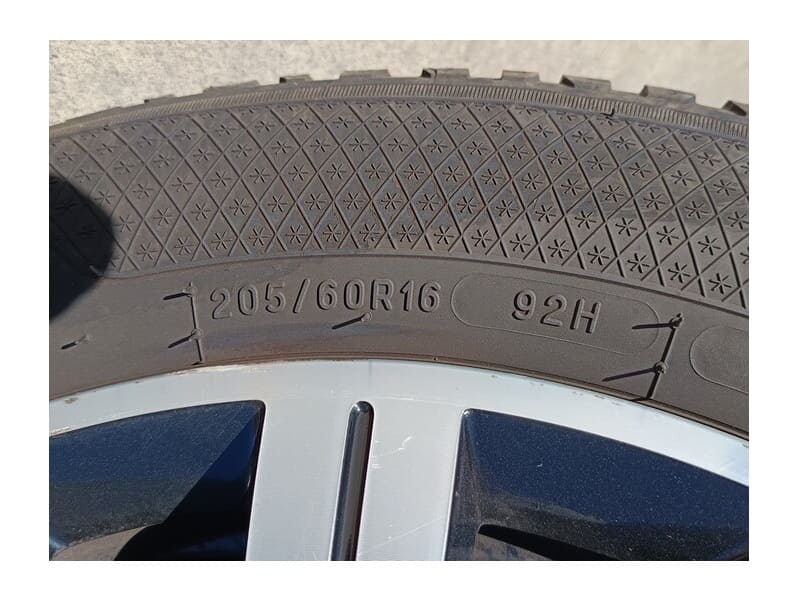 Foto neumáticos coche 4